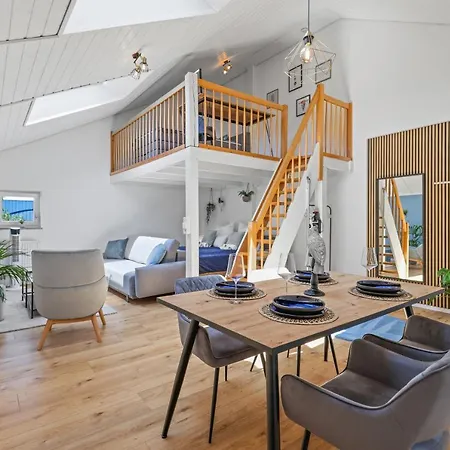 Cruwzo I Maisonette - Netflix - Parking - Near Audi 아파트
